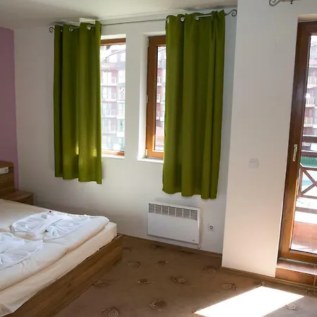 Library Chalets Шале Банско